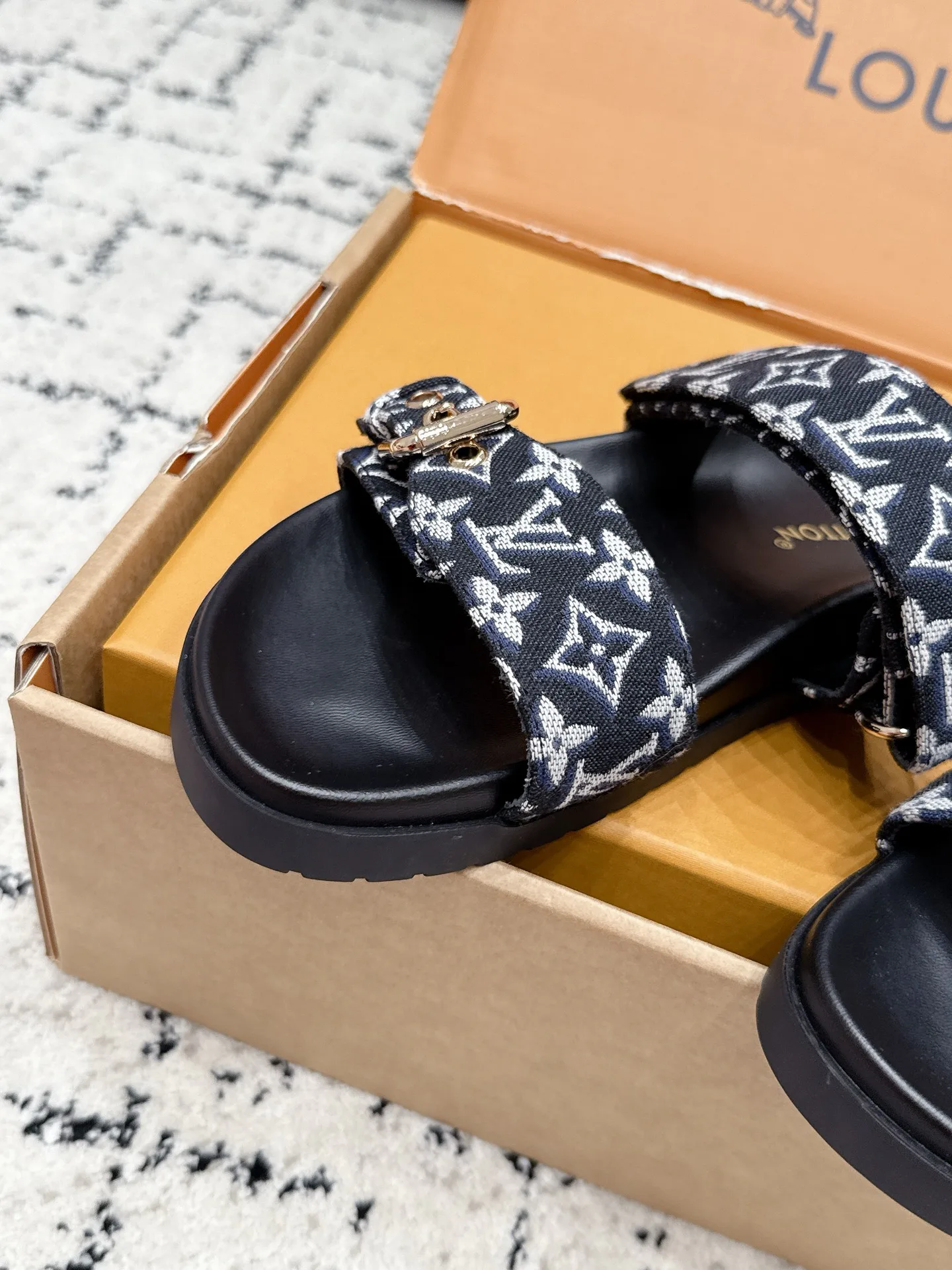 Women's Flip-Flops LOUIS VUITTON 17522814