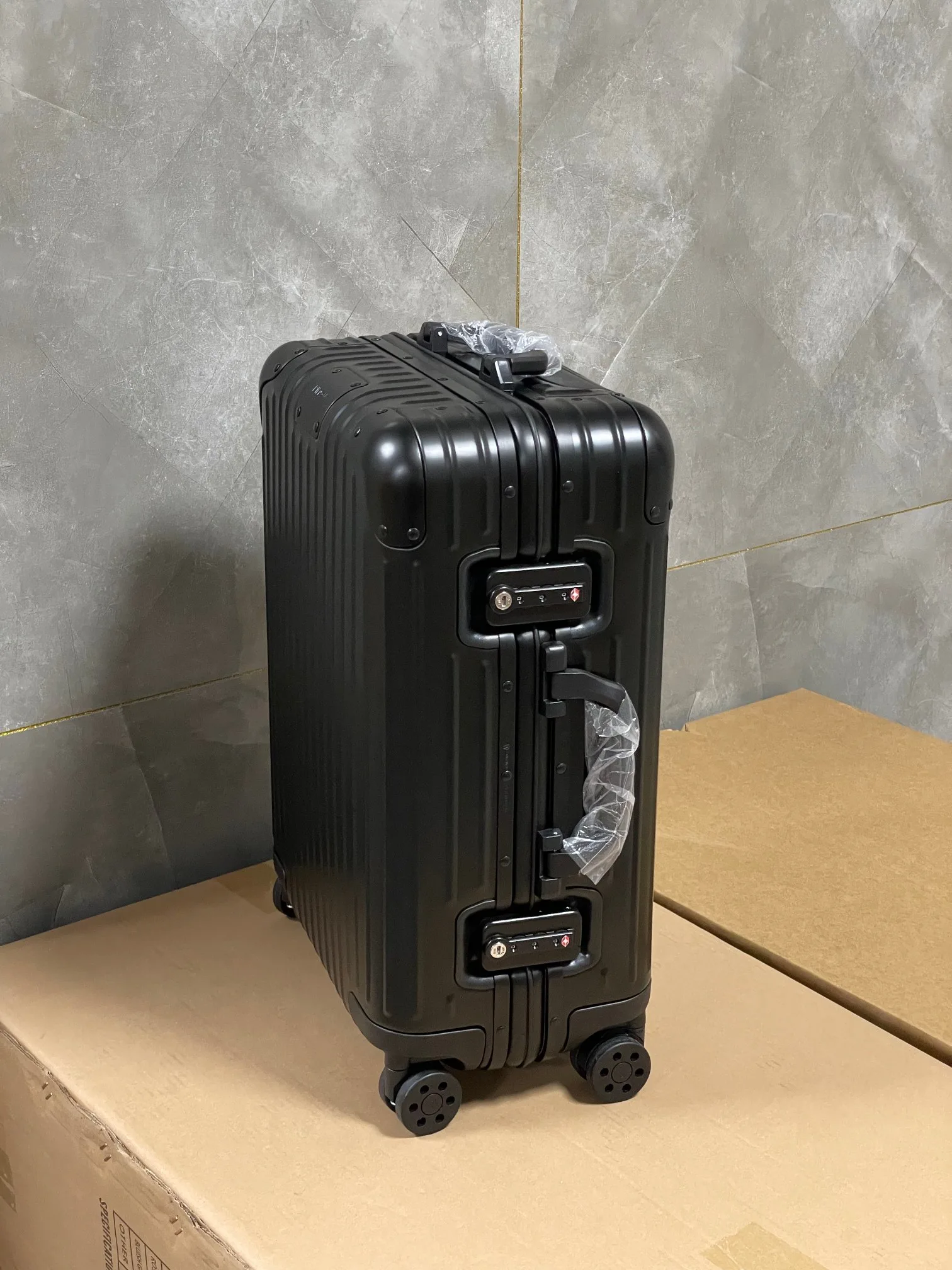 Suitcases RIMOWA 17365972