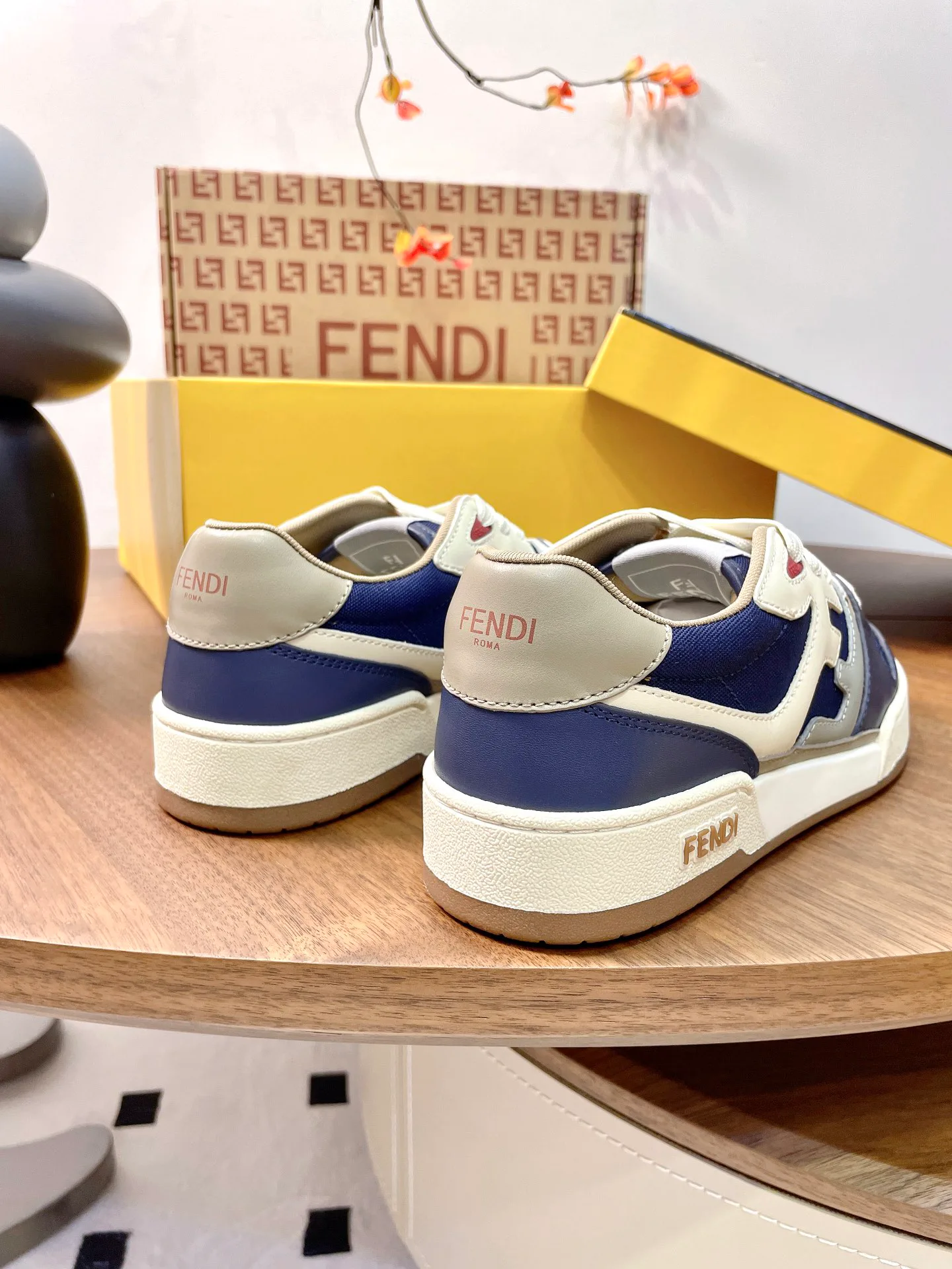 Women's Sneakers FENDI 17957373