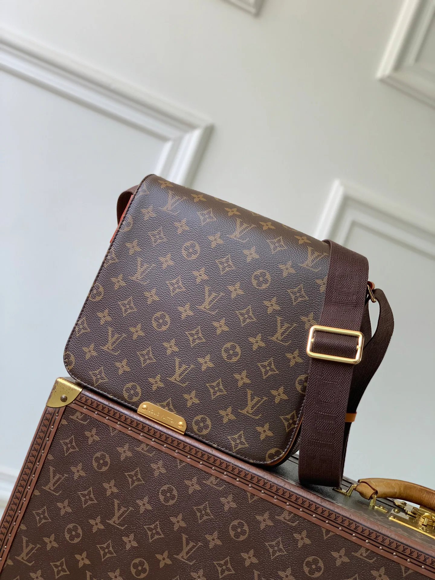 Women's Classic Handbags LOUIS VUITTON 18147473