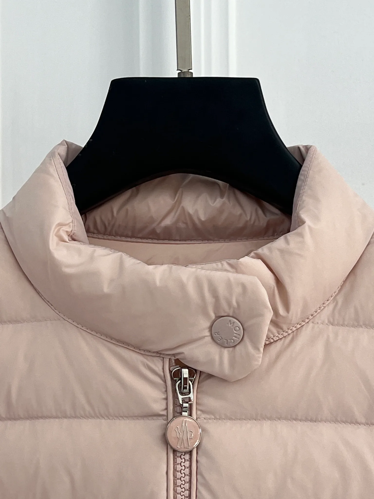 Women's Jackets And Down Jackets MONCLER 18416163