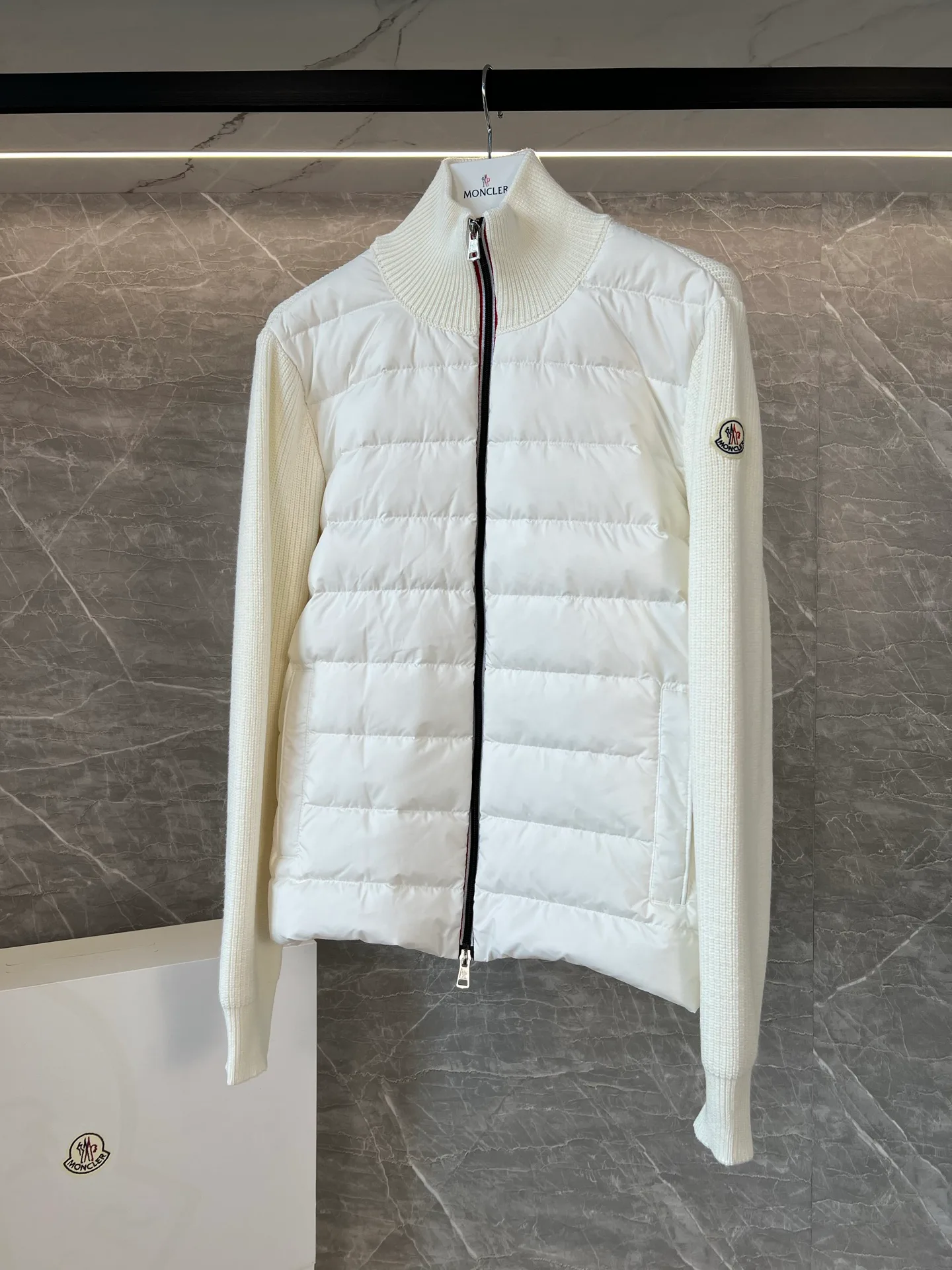 Куртки И Пуховики Женские Moncler 18599797