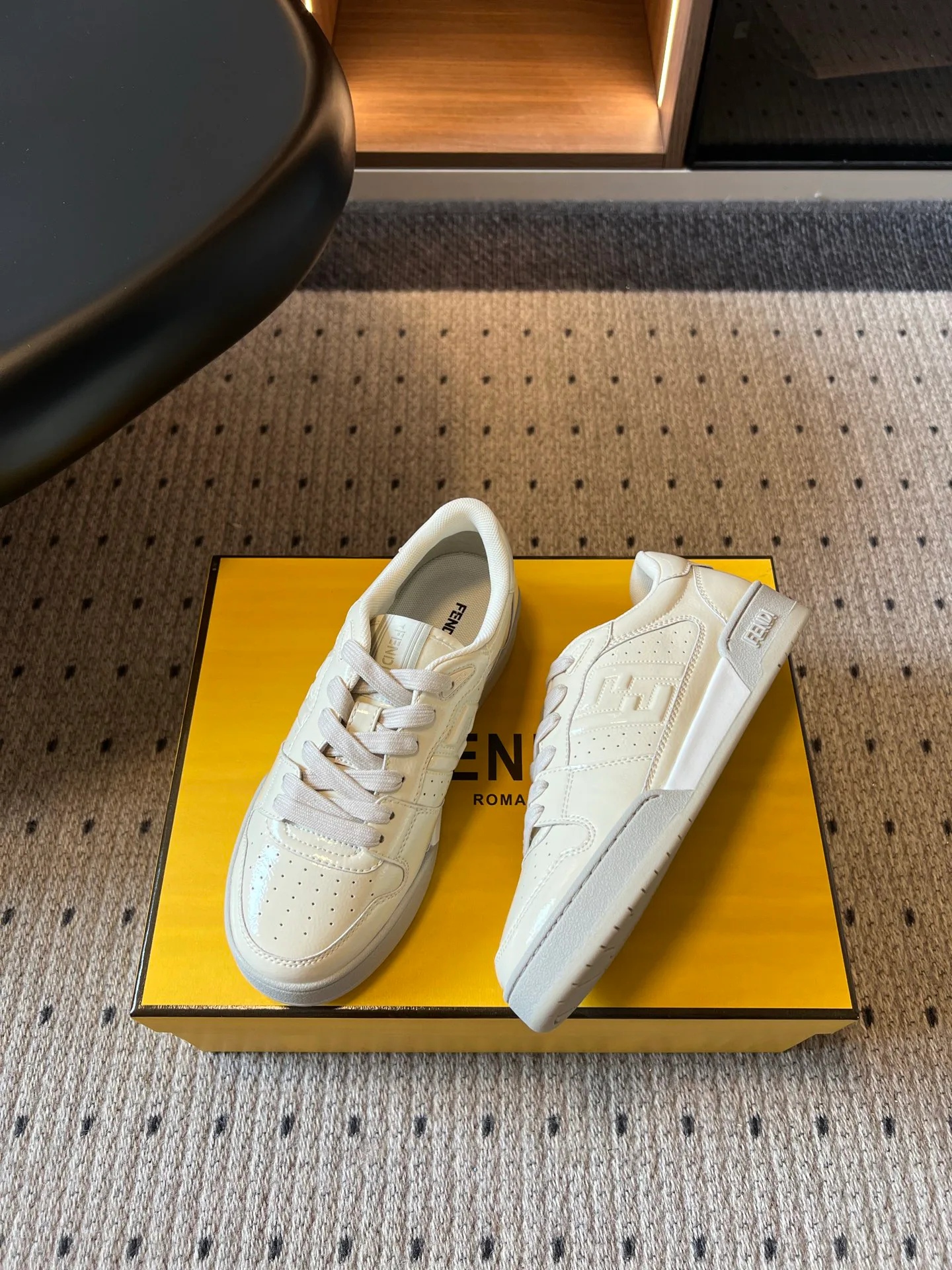 Women's Sneakers FENDI 18121018