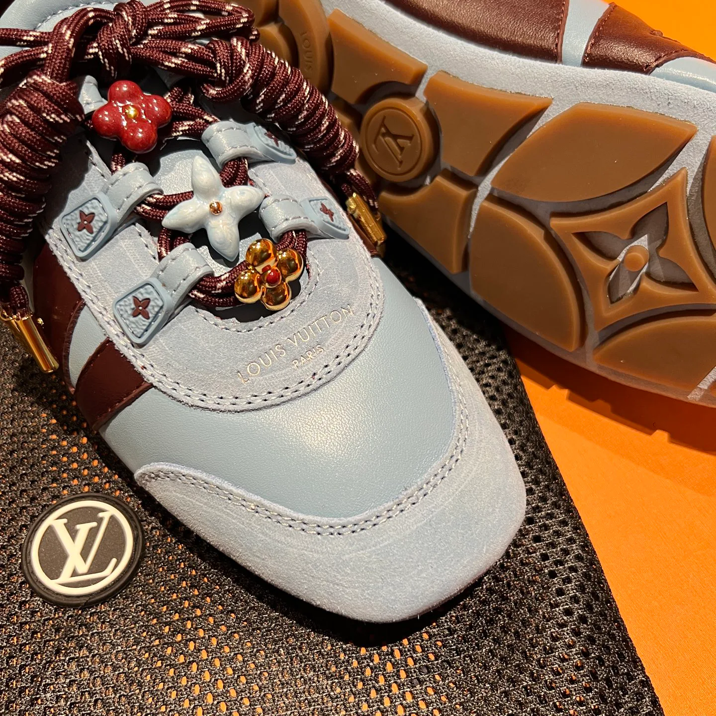 Women's Sneakers LOUIS VUITTON 18194163