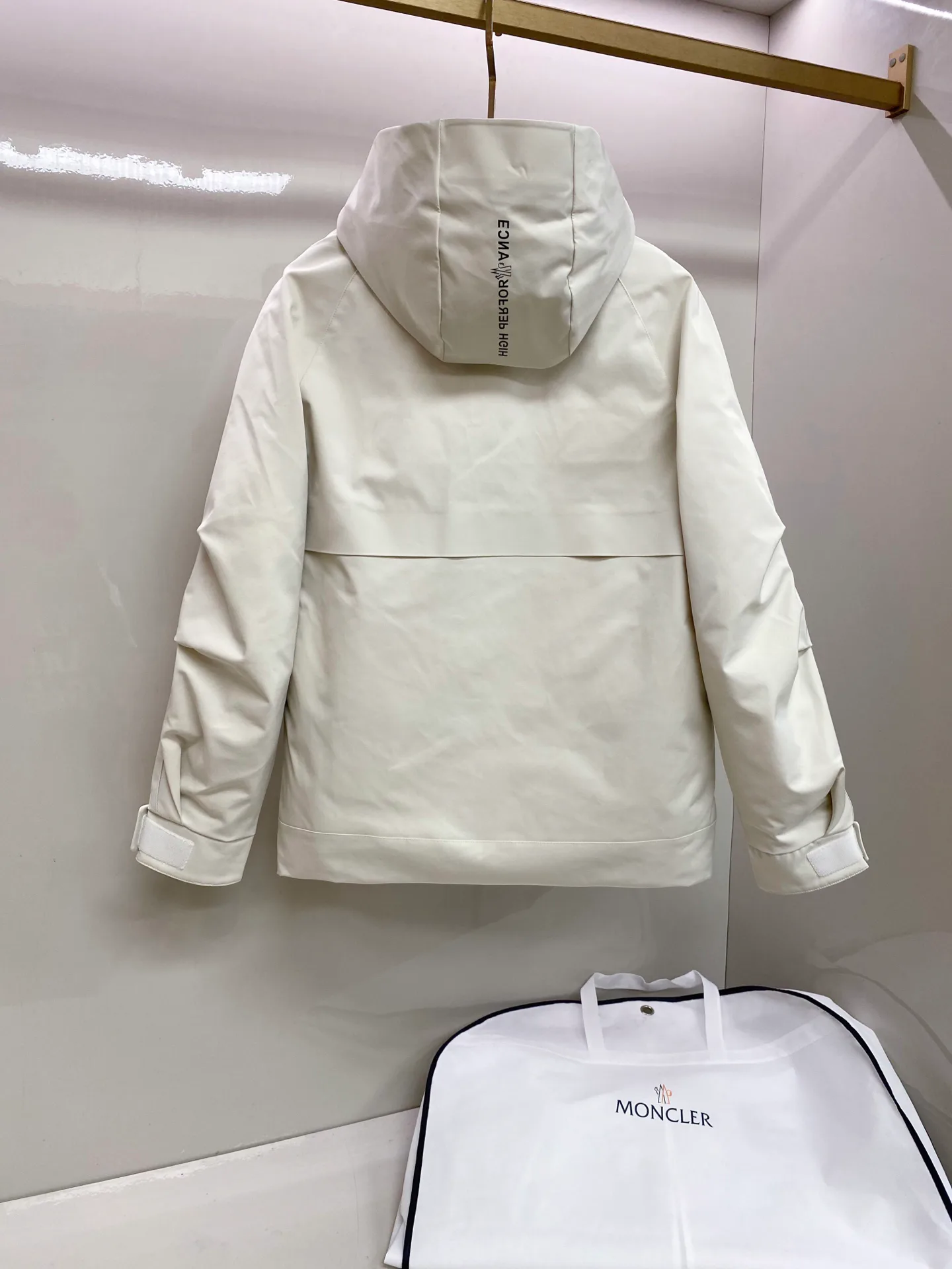 Women's Jackets And Down Jackets MONCLER 18236882
