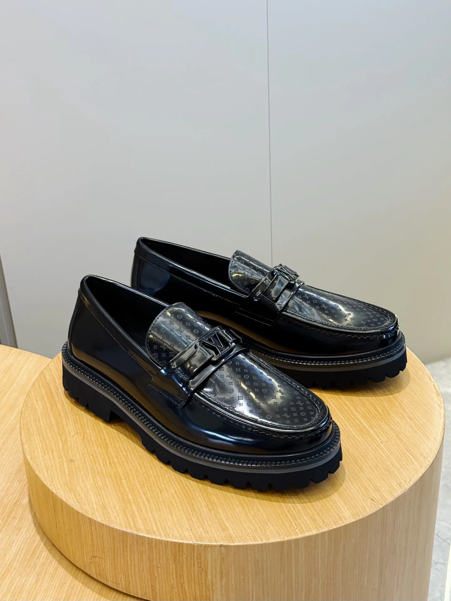 Лоферы И Туфли Мужские Louis Vuitton 18597608