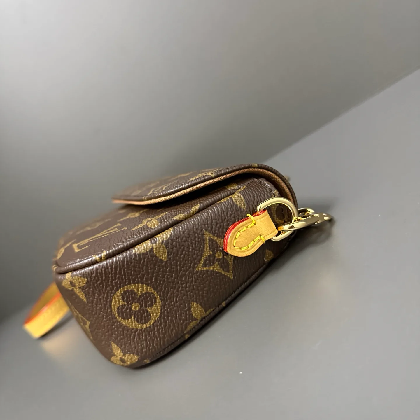 Women's Classic Handbags LOUIS VUITTON 18153138