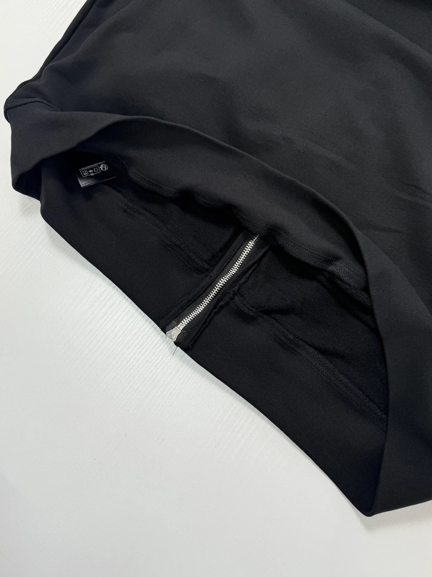 Men's Sweatshirts And Hoodies BALENCIAGA 18179103