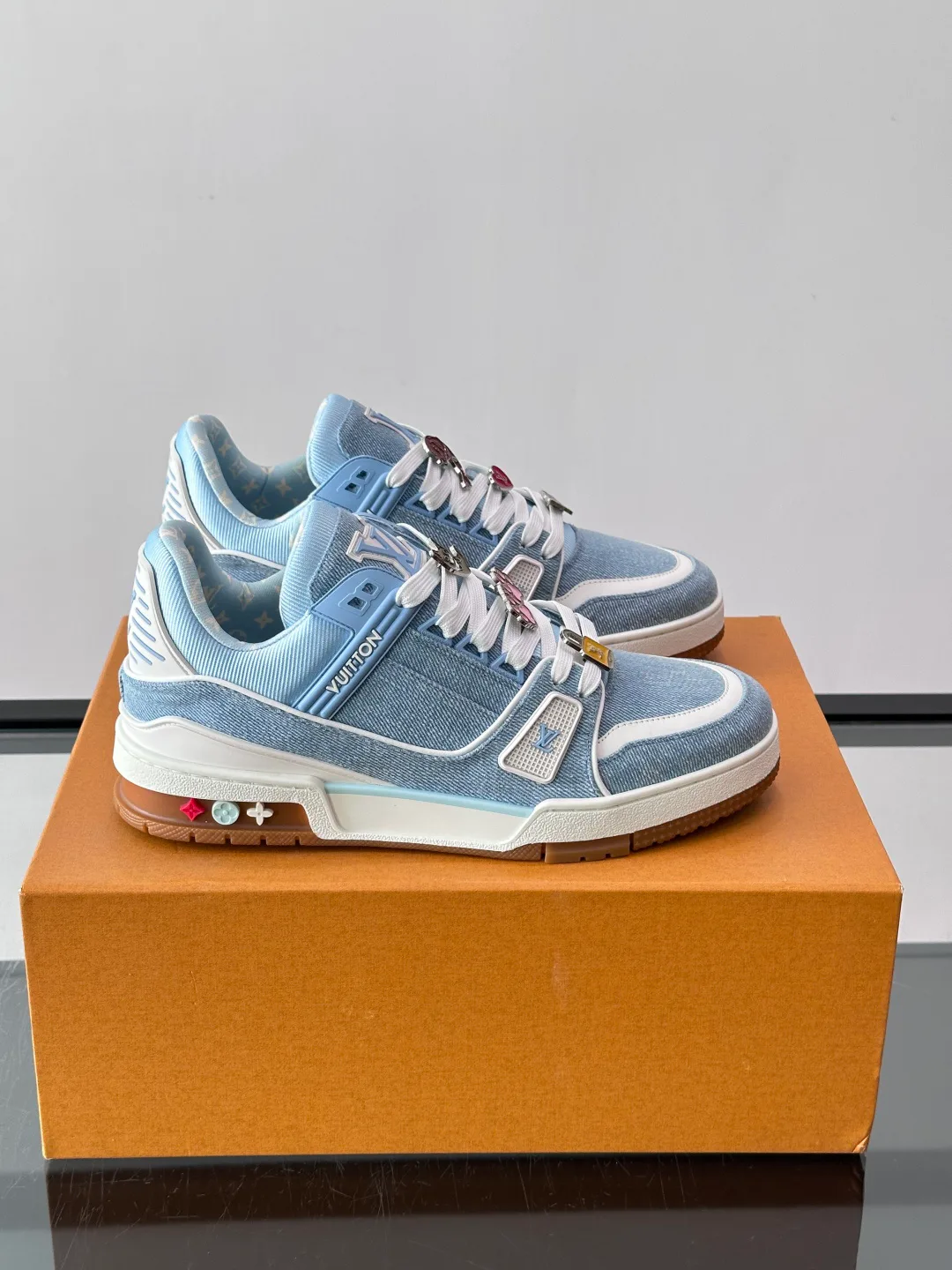 Men's Sneakers LOUIS VUITTON 18102715