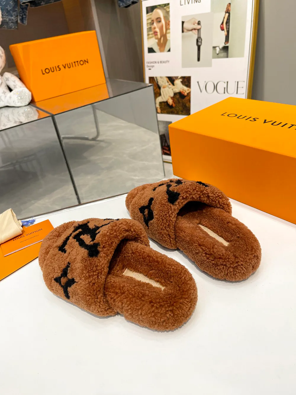 Women's Slippers LOUIS VUITTON 18366830
