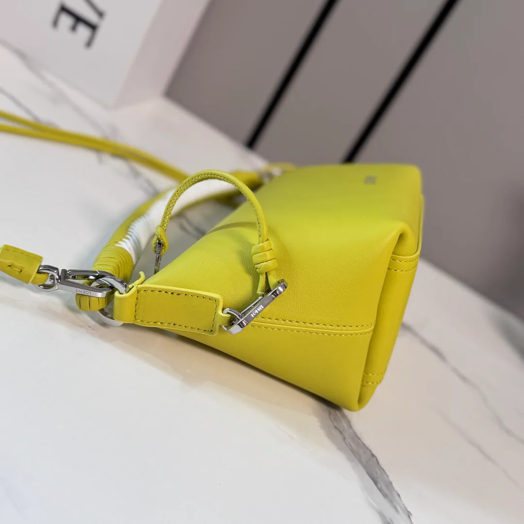 Women's Classic Handbags LOEWE 17678700