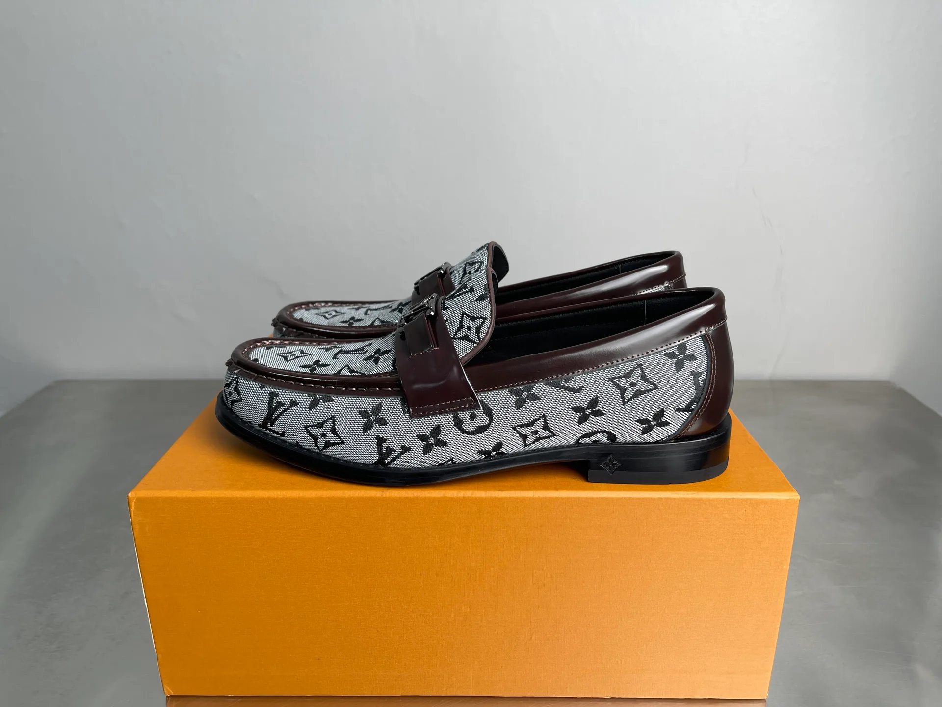 Men's Loafers And Dress Shoes LOUIS VUITTON 18519404