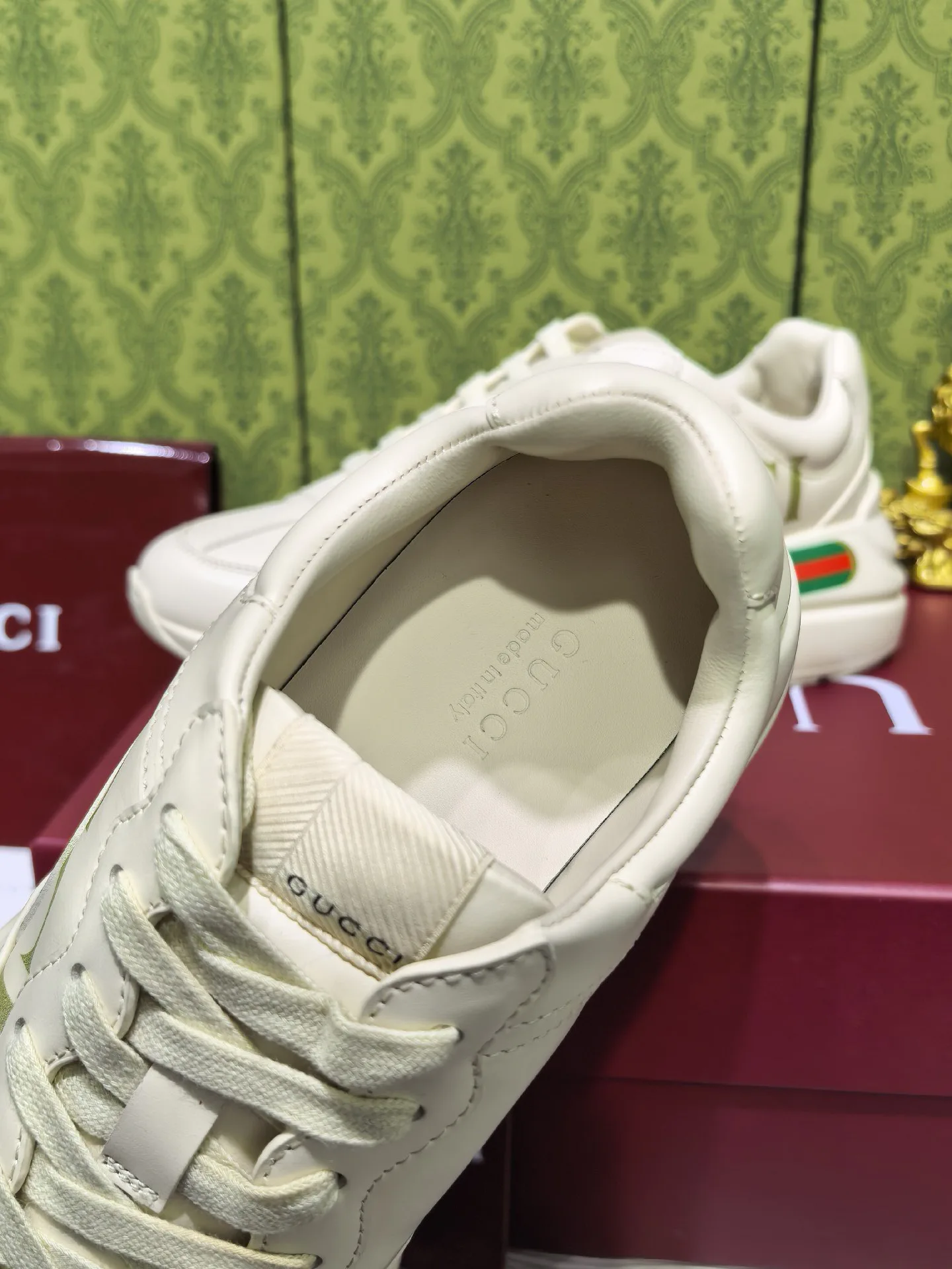 Women's Sneakers GUCCI 18039943