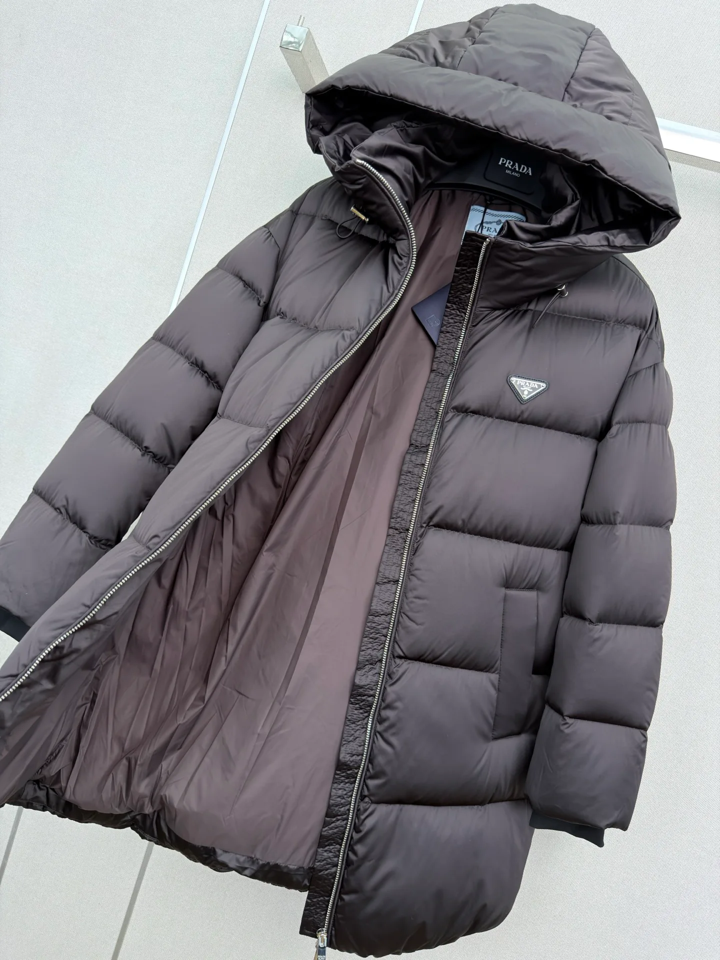 Куртки И Пуховики Женские Prada 18600979