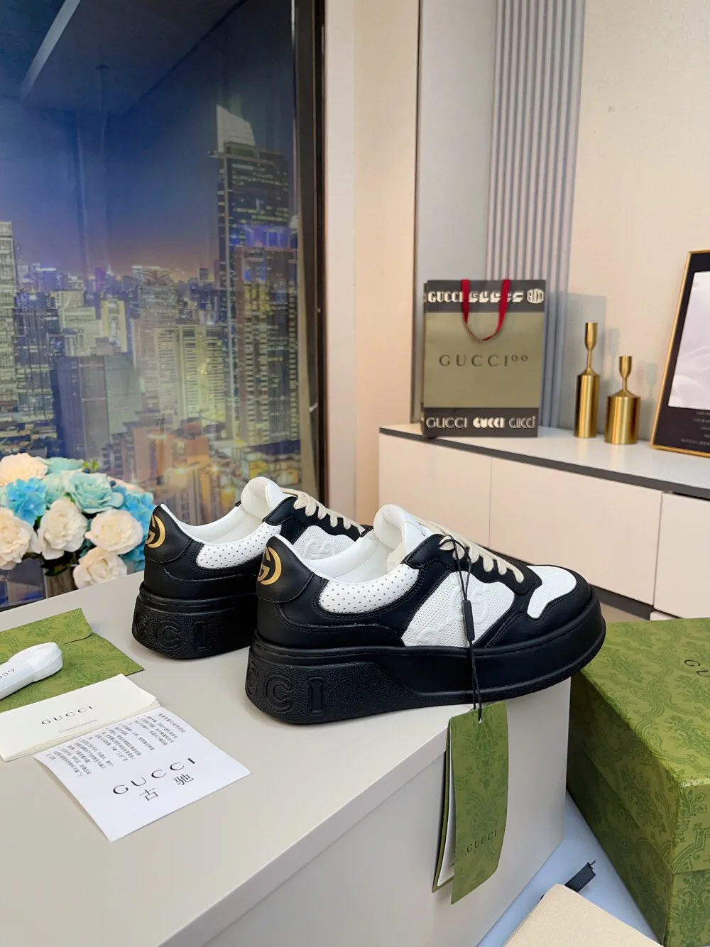 Women's Sneakers GUCCI 18369646