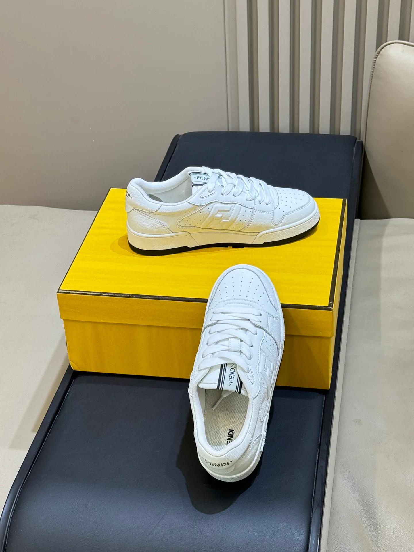 Women's Sneakers FENDI 18073186