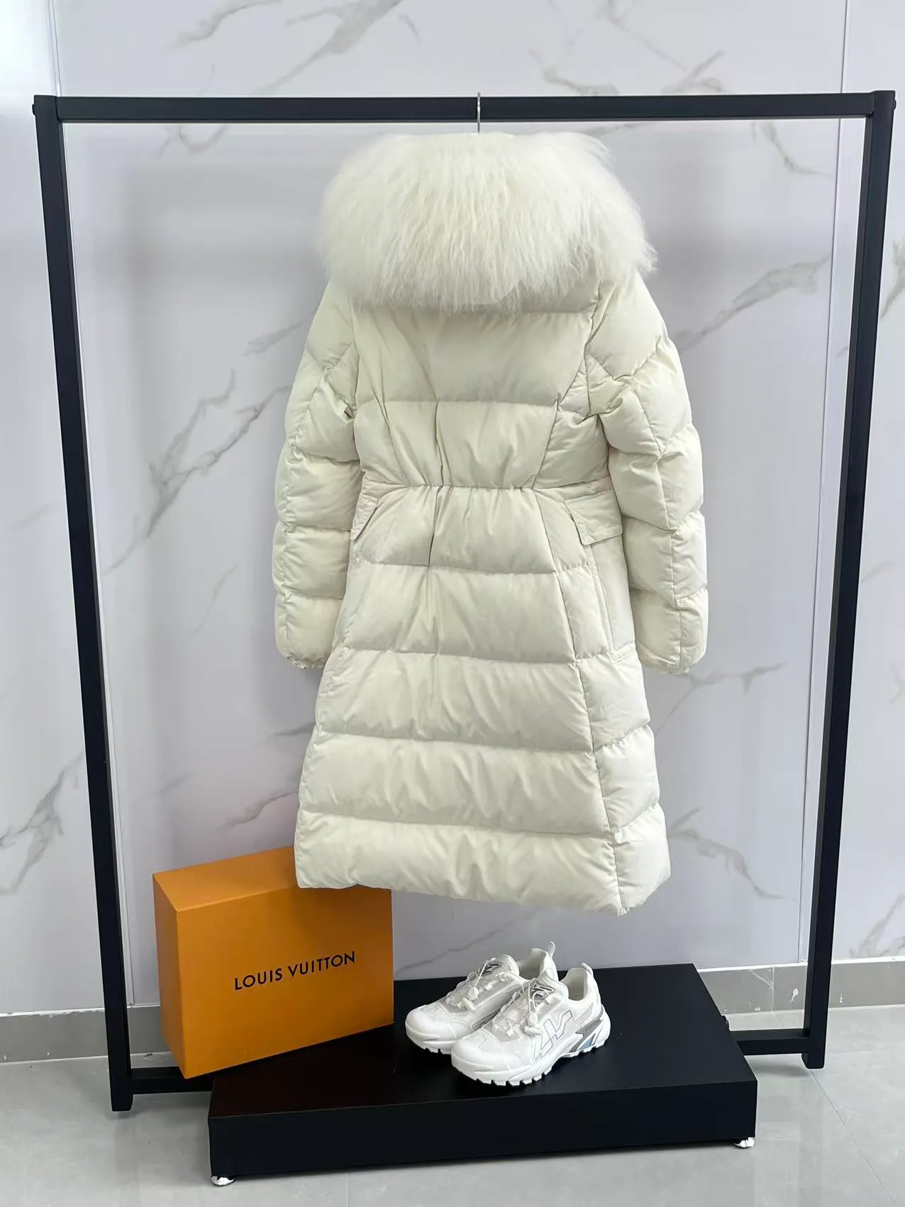 Women's Jackets And Down Jackets MONCLER 17964582