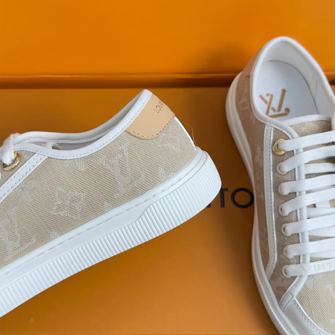 Women's Sneakers LOUIS VUITTON 17950711