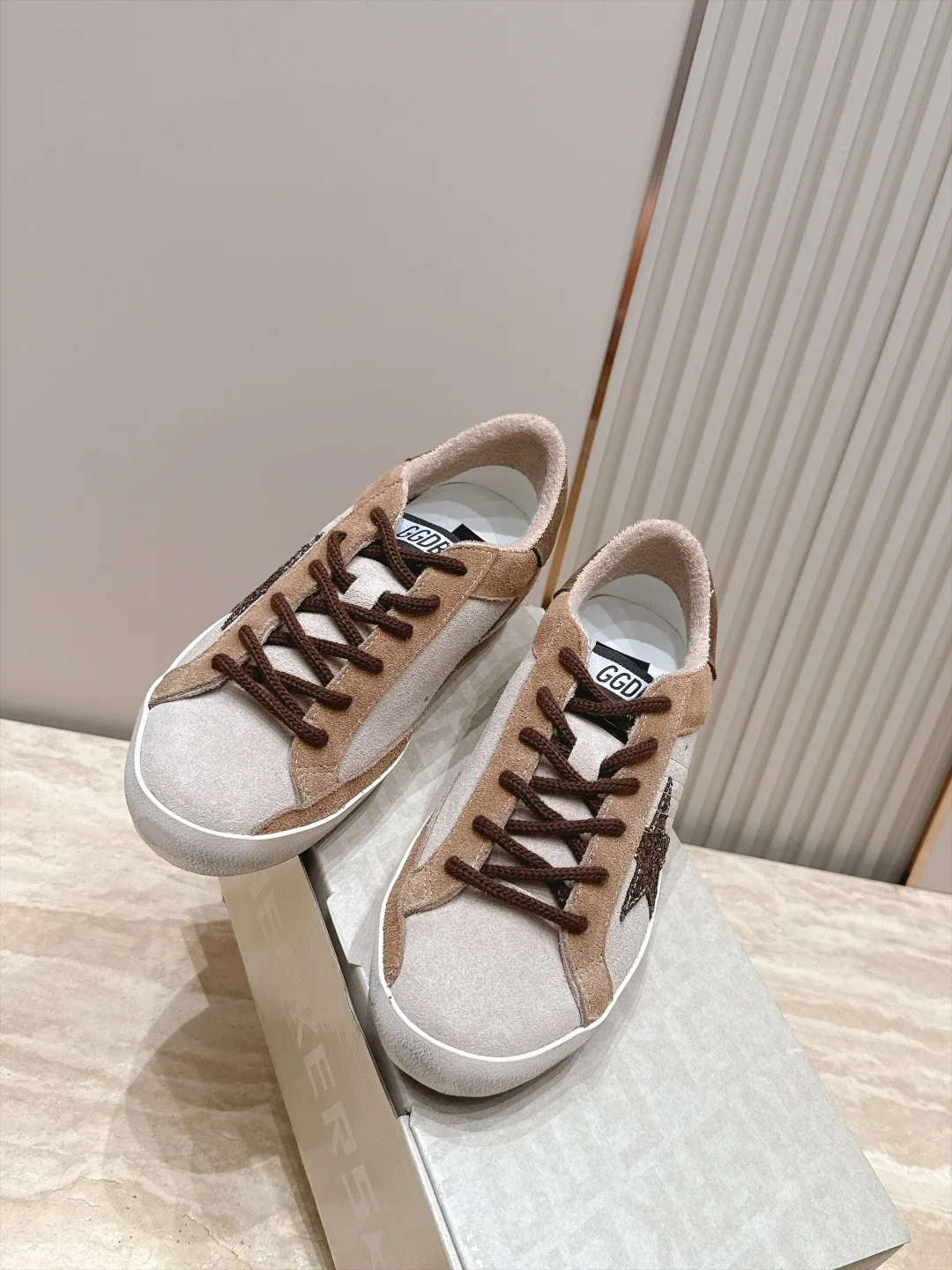 Women's Sneakers GOLDEN GOOSE 17963443