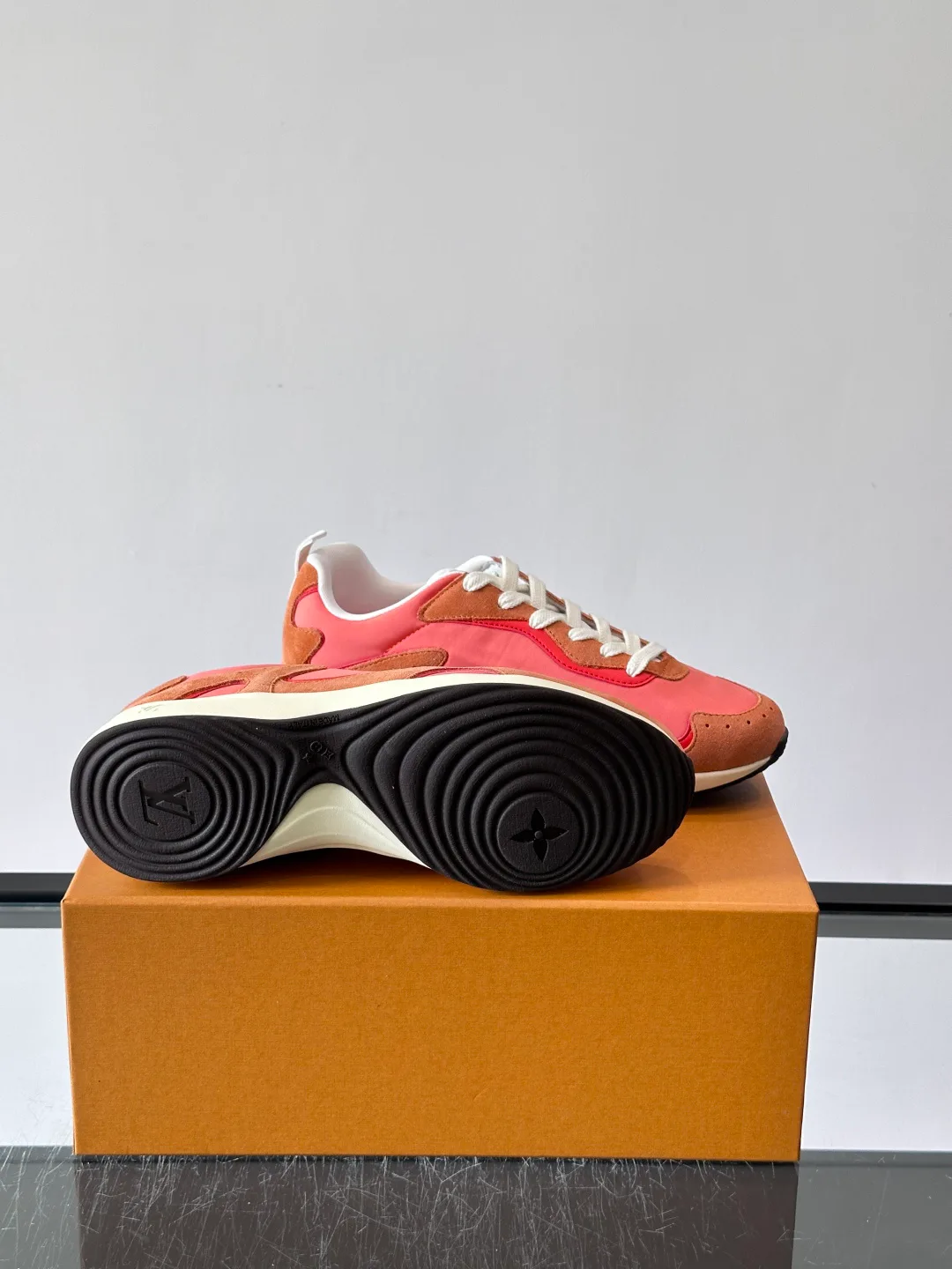 Women's Sneakers LOUIS VUITTON 17869455