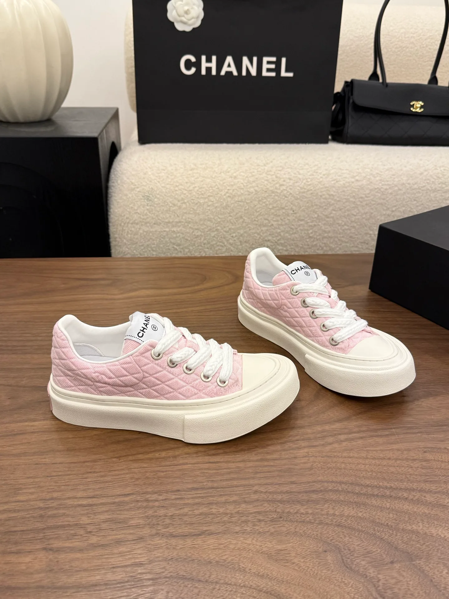 Women's Sneakers CHANEL 17996719