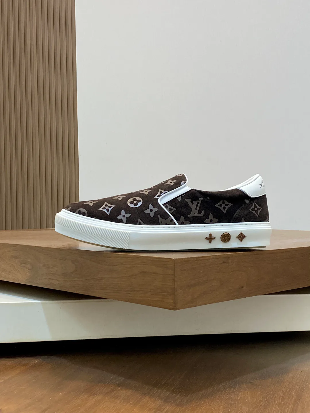 Men's Sneakers LOUIS VUITTON 17934200