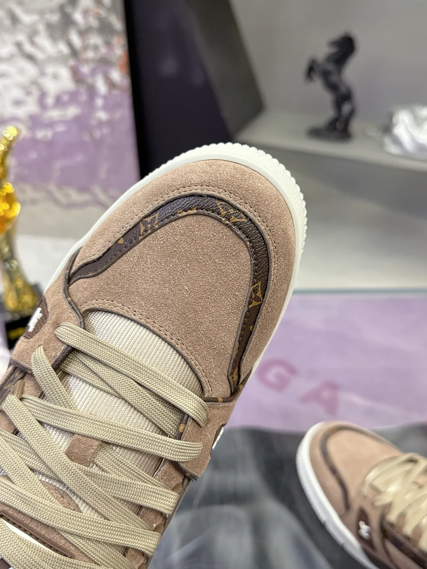 Women's Sneakers LOUIS VUITTON 17530416
