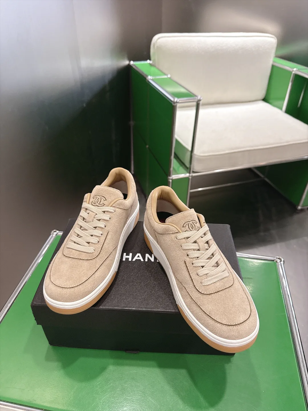 Women's Sneakers CHANEL 18324647