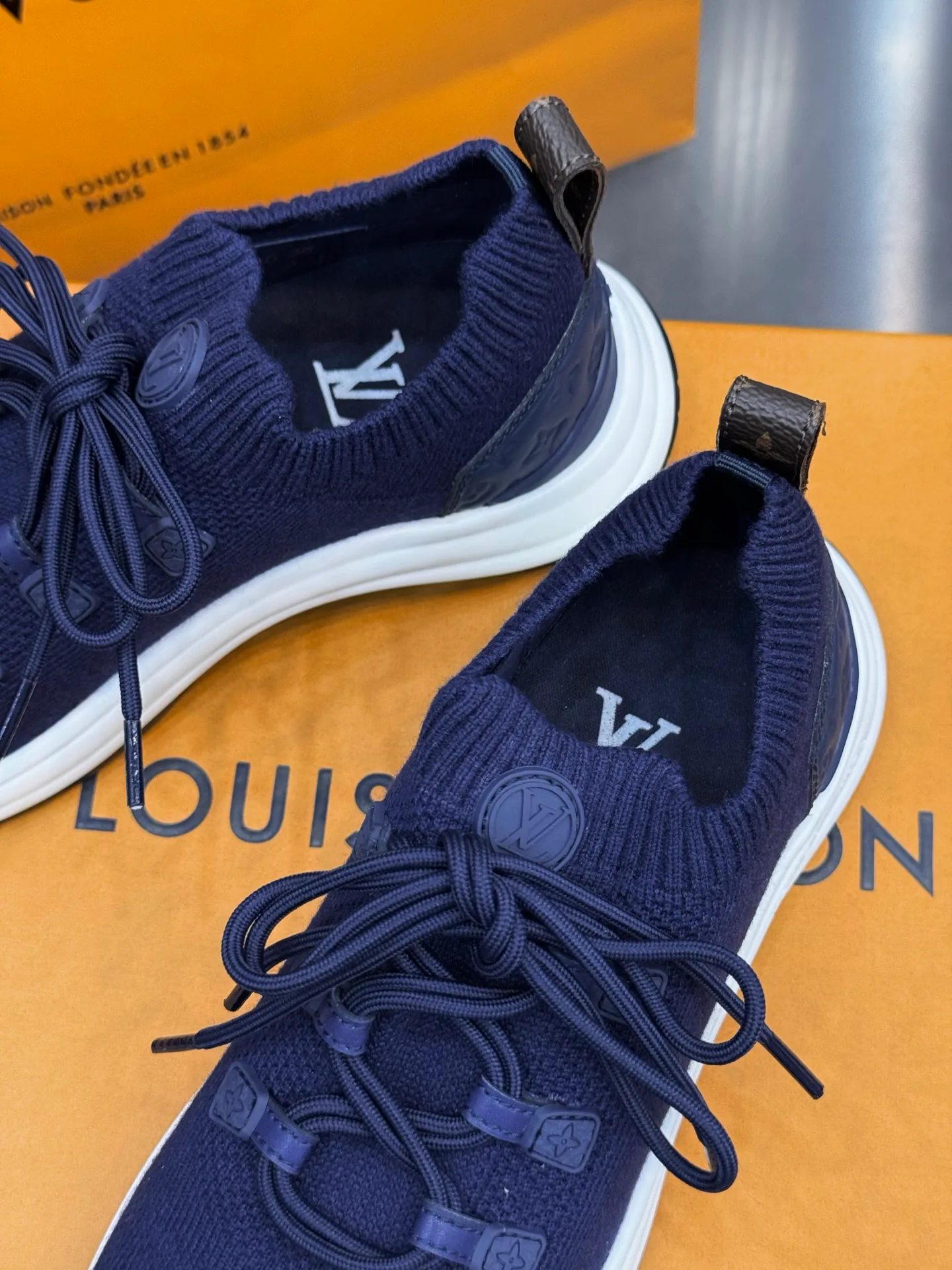 Women's Sneakers LOUIS VUITTON 18202478