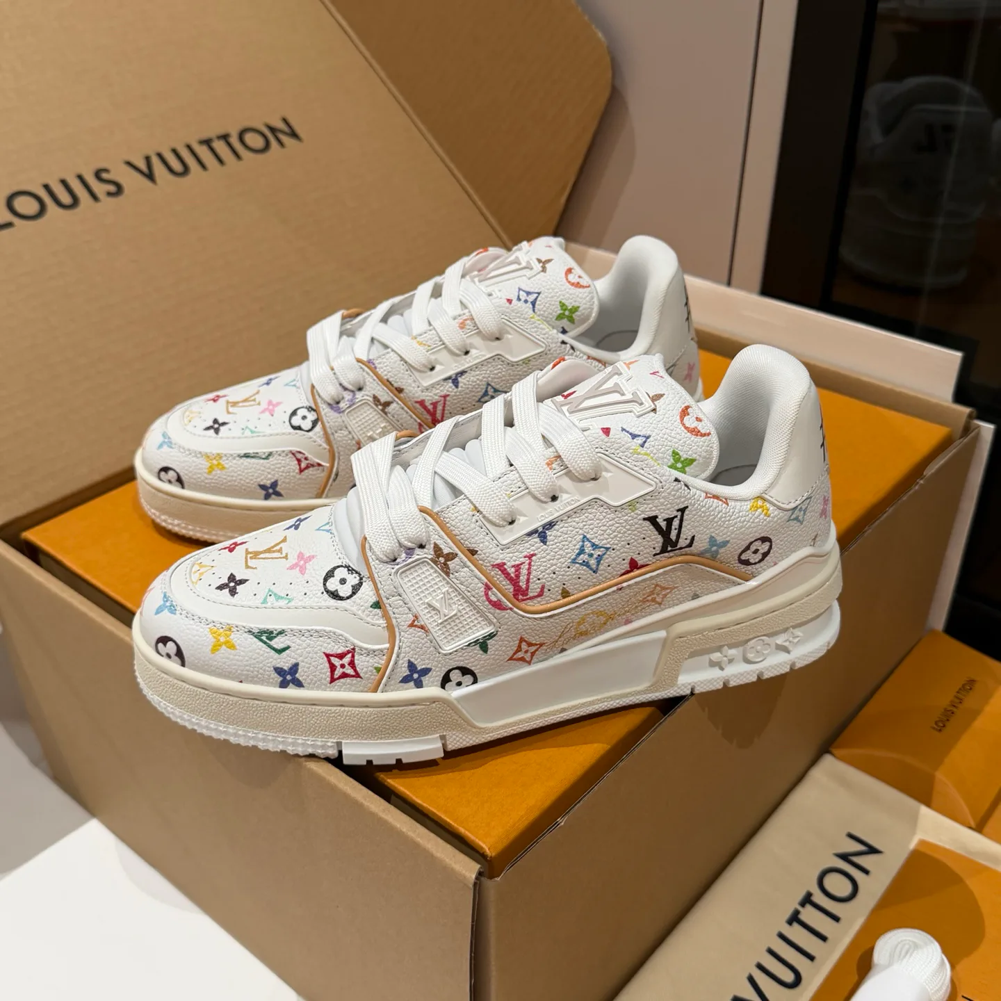 Women's Sneakers LOUIS VUITTON 18121549