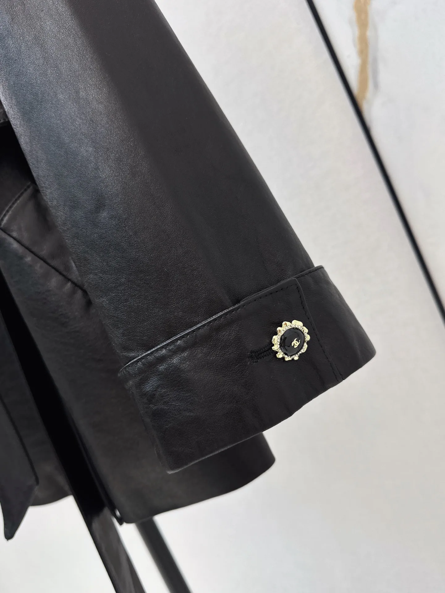 Women's Leather Jackets And Sheepskin Coats CHANEL 18253120