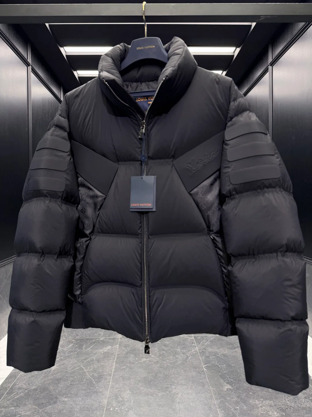 Men's Jackets And Down Jackets LOUIS VUITTON 17091326