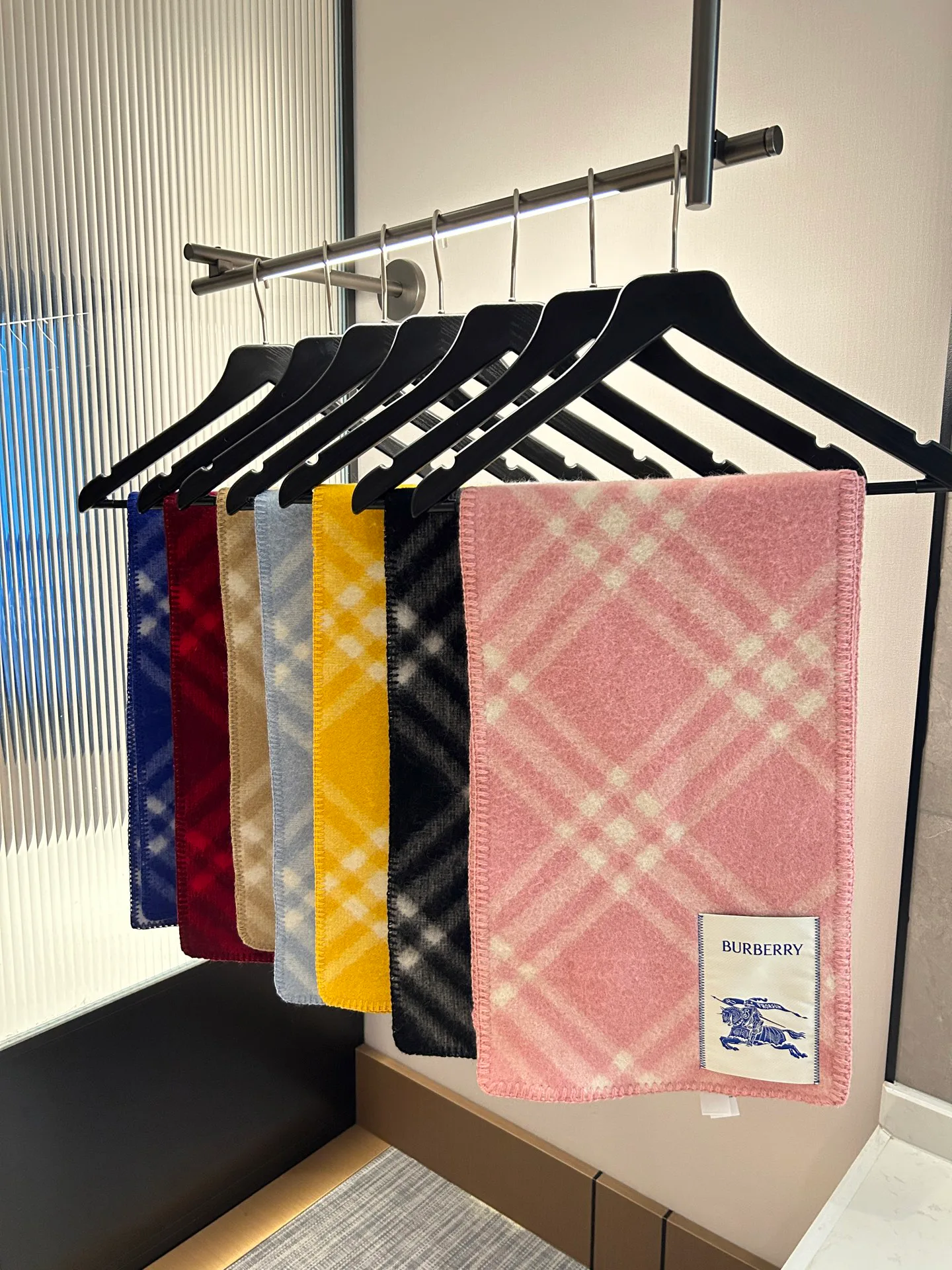 Scarves BURBERRY 18507370