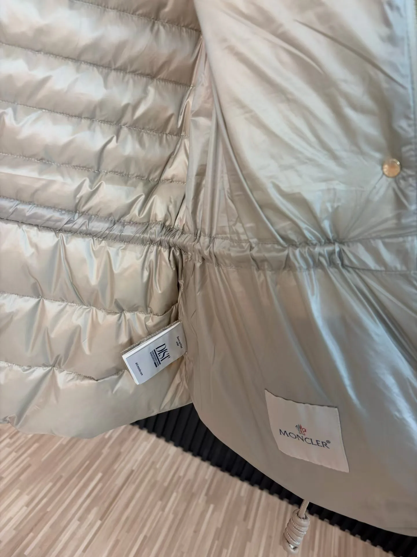 Women's Jackets And Down Jackets MONCLER 17897336