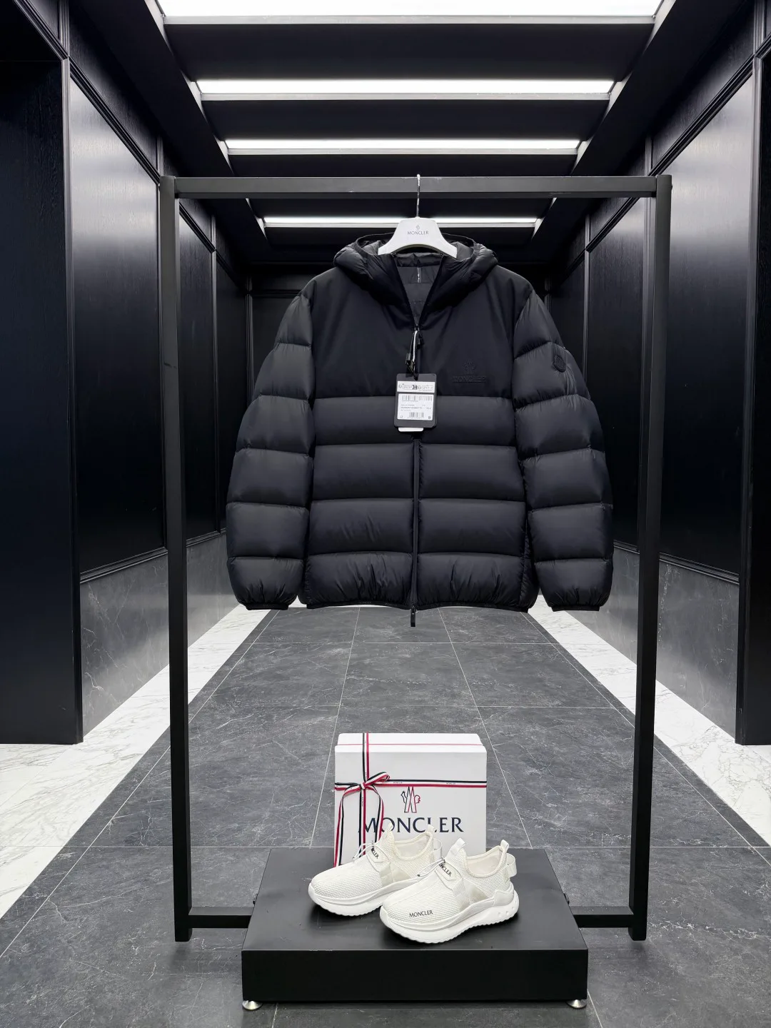 Men's Jackets And Down Jackets MONCLER 18007697