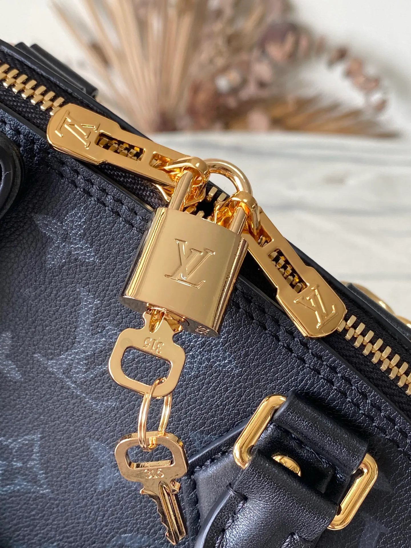 Women's Classic Handbags LOUIS VUITTON 18240367