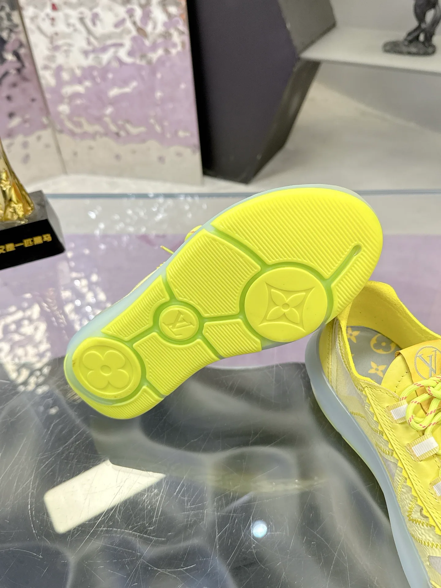 Women's Sneakers LOUIS VUITTON 17368530