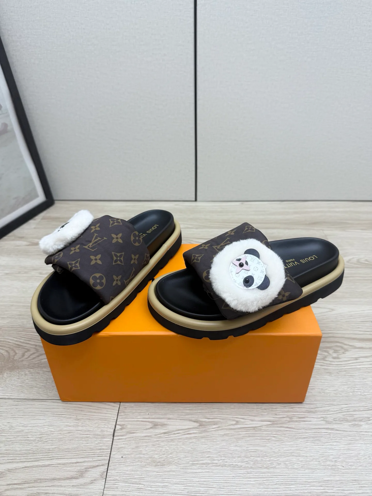 Women's Flip-Flops LOUIS VUITTON 17827457
