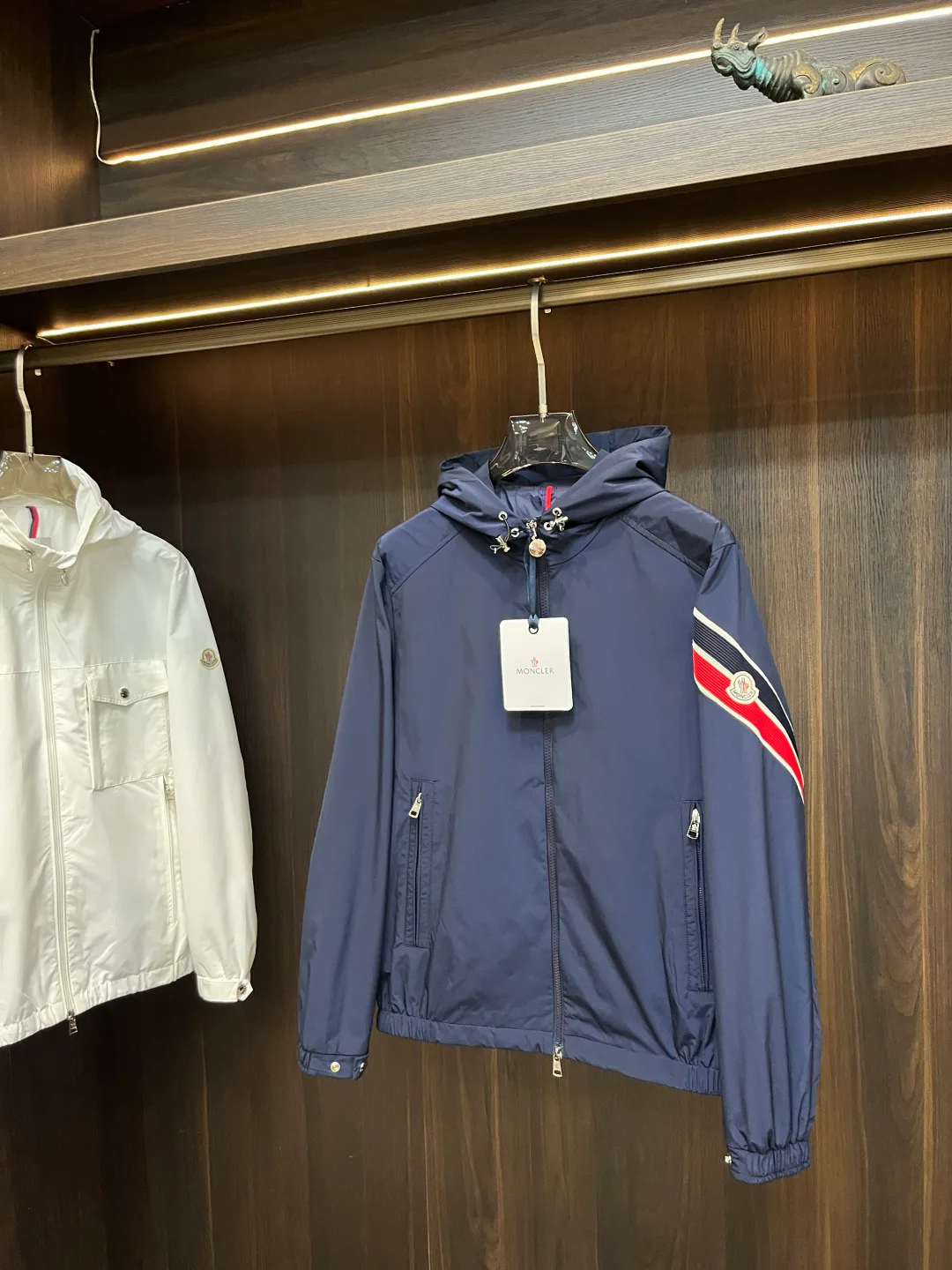 Women's Jackets And Down Jackets MONCLER 18416885