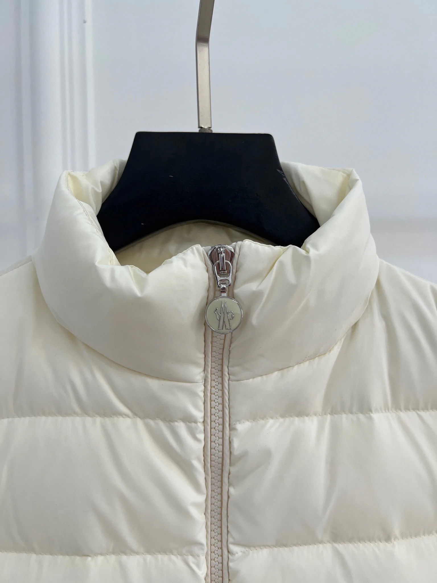 Women's Jackets And Down Jackets MONCLER 18416227