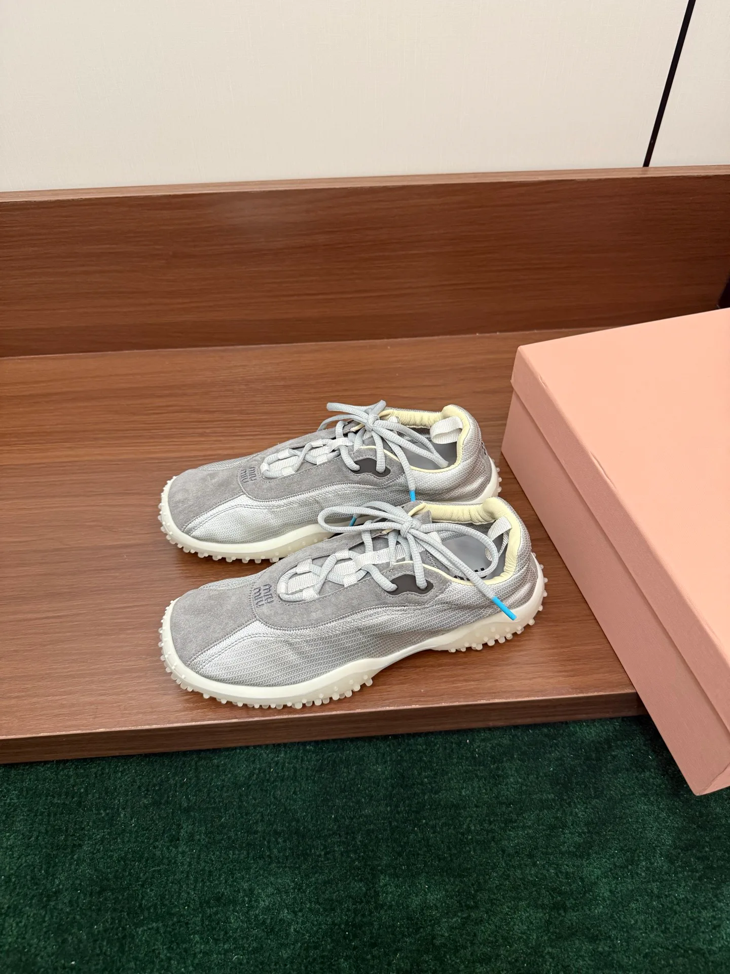 Women's Sneakers MIU MIU 18042056