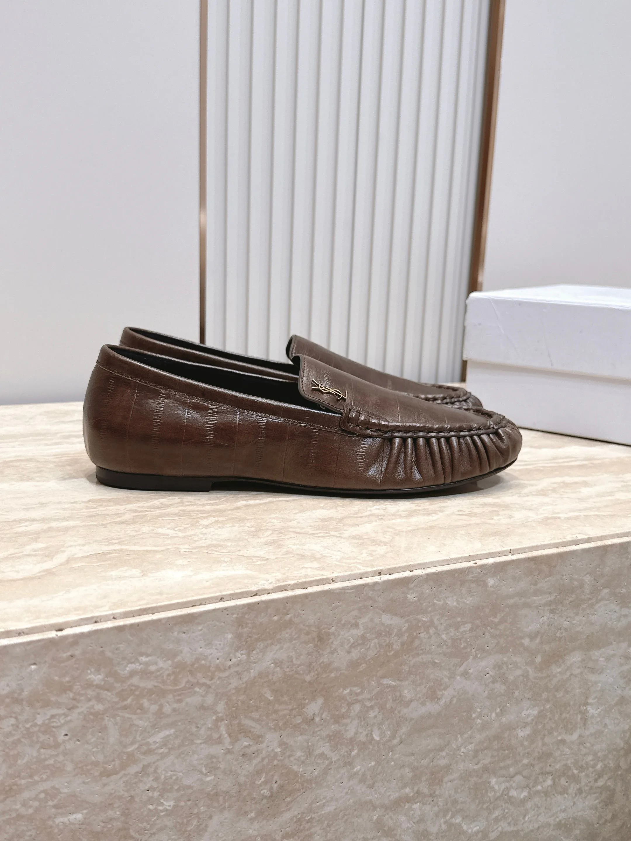 Women's Loafers And Moccasins SAINT LAURENT 17701329