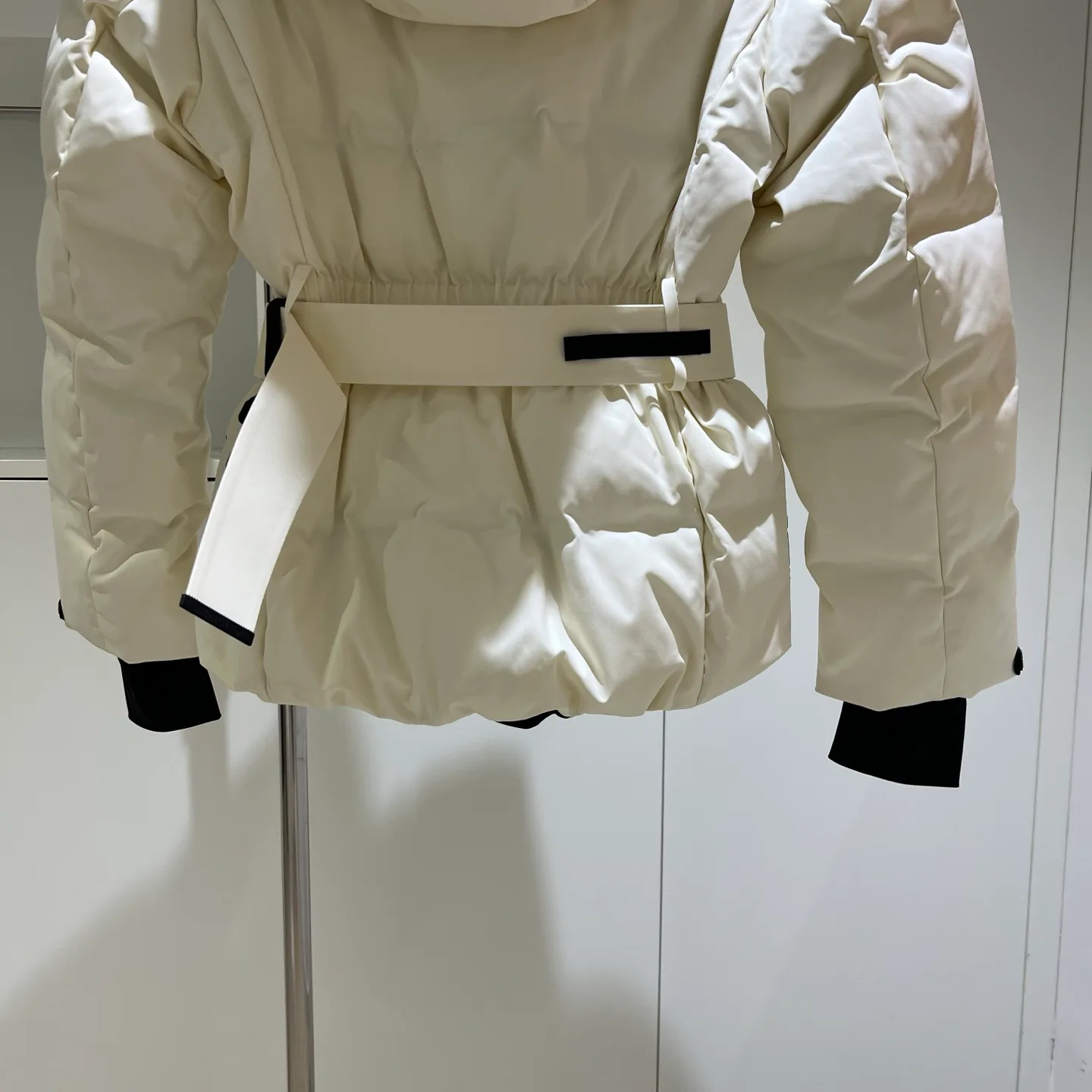 Women's Jackets And Down Jackets MONCLER 18180078