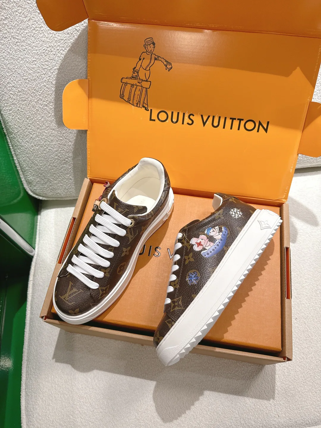 Кроссовки Женские Louis Vuitton 18677727