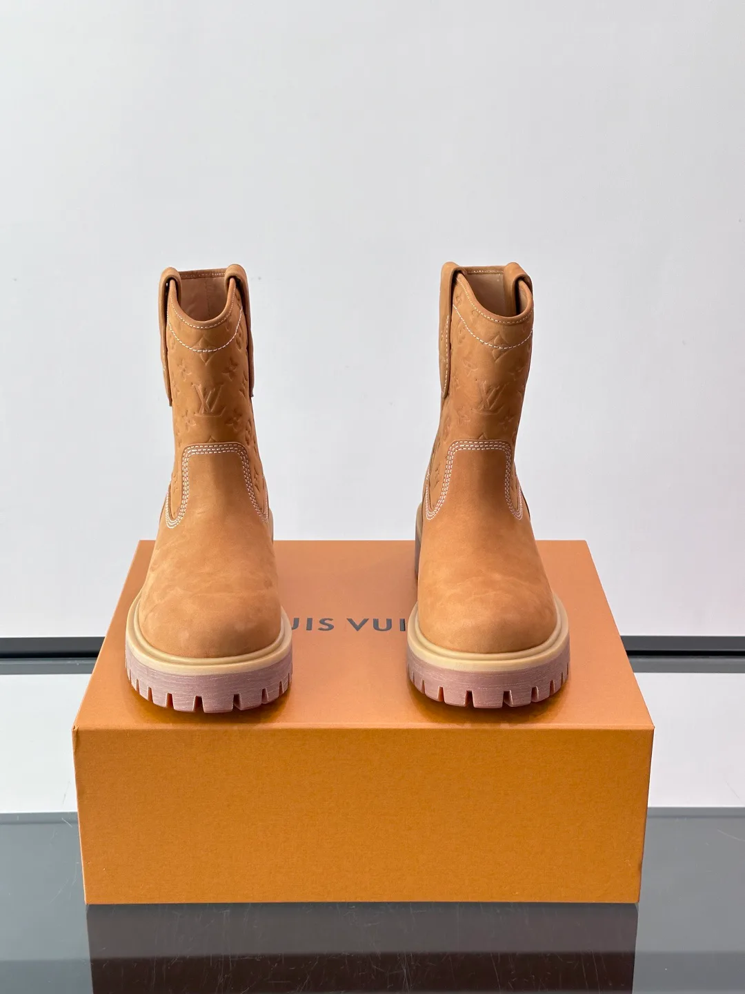 Men's Ankle Boots LOUIS VUITTON 18102786