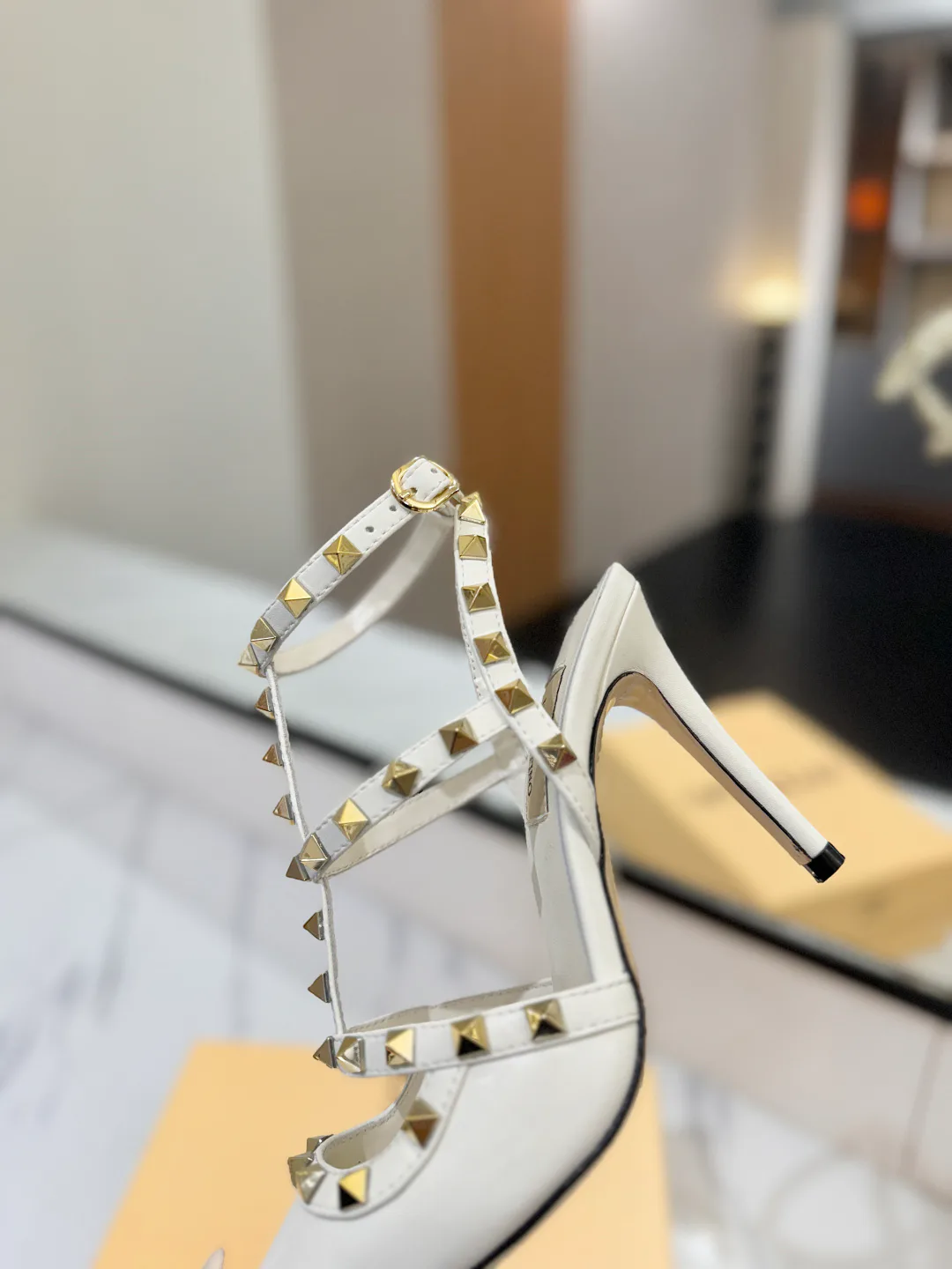 Women's Open-Toe Sandals VALENTINO 17366646