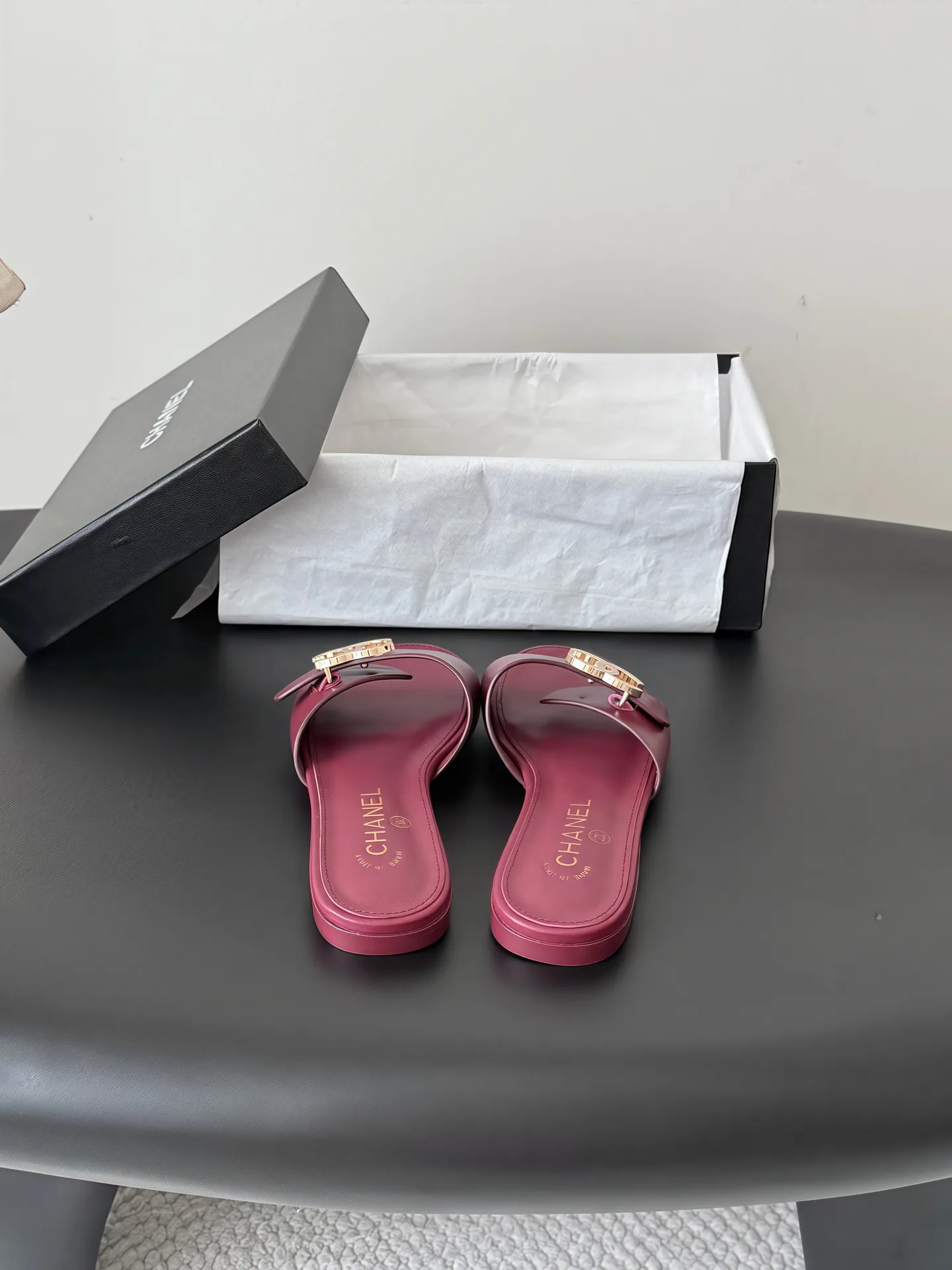 Women's Flip-Flops CHANEL 17784777