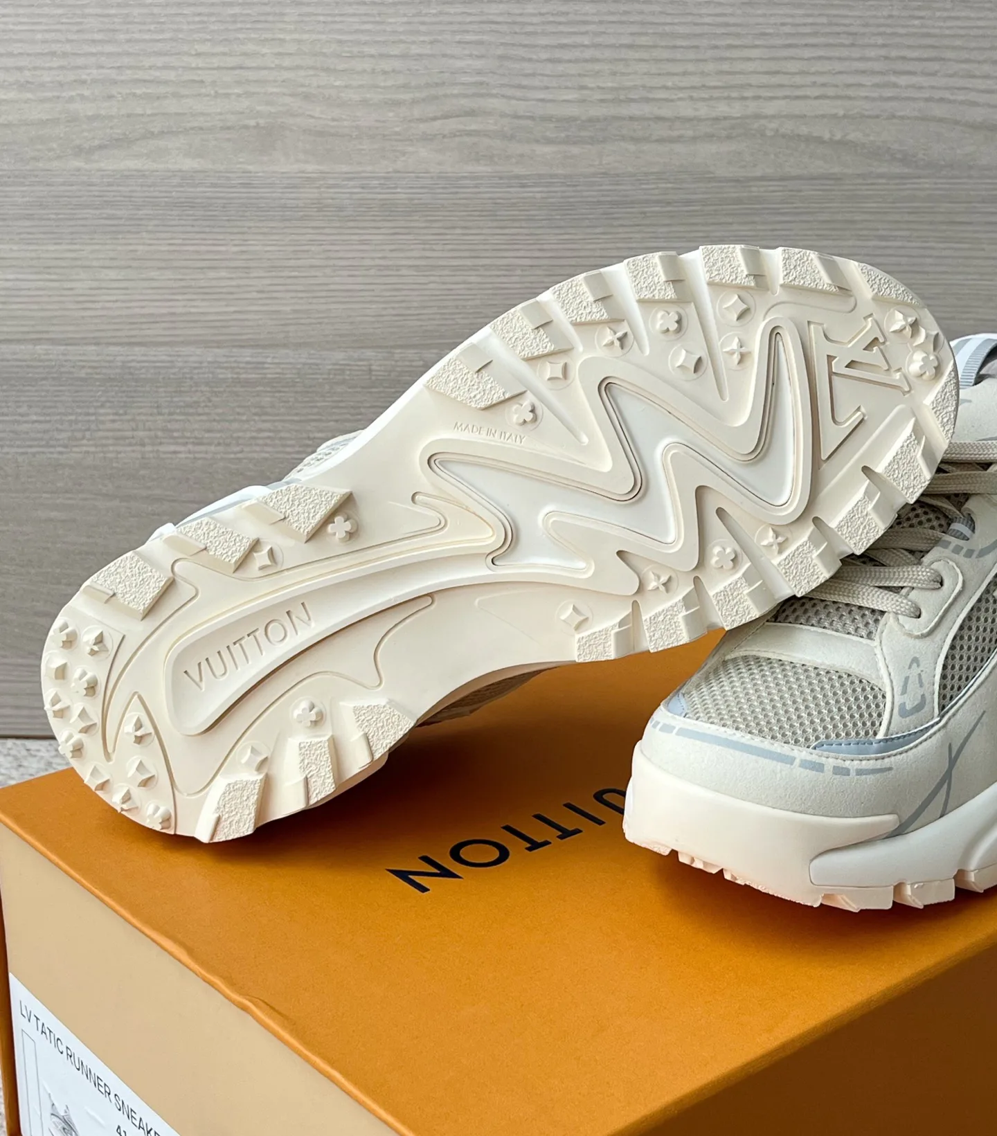 Men's Sneakers LOUIS VUITTON 17972102