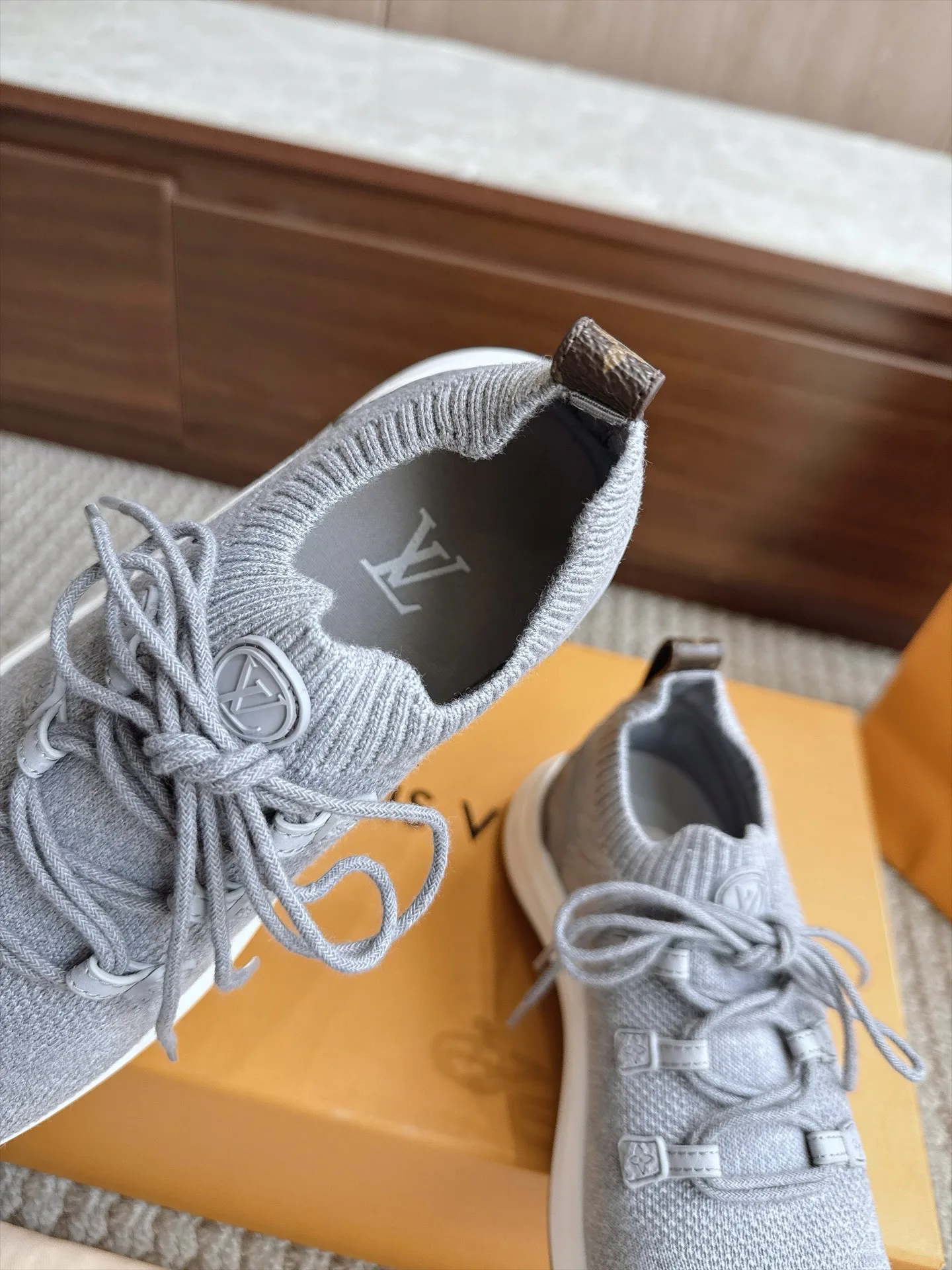 Men's Sneakers LOUIS VUITTON 18333247