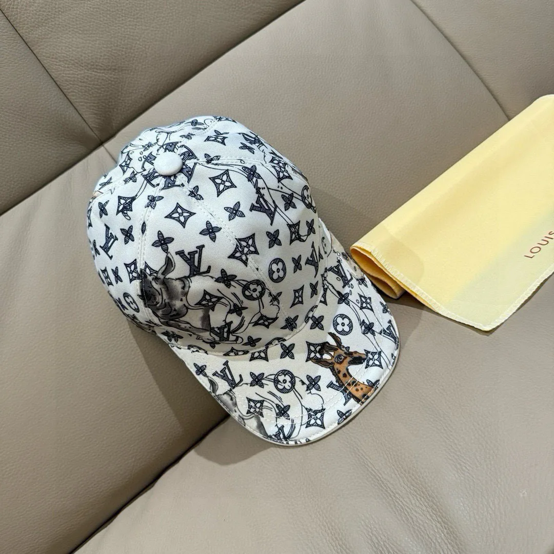 Hats LOUIS VUITTON 18347070